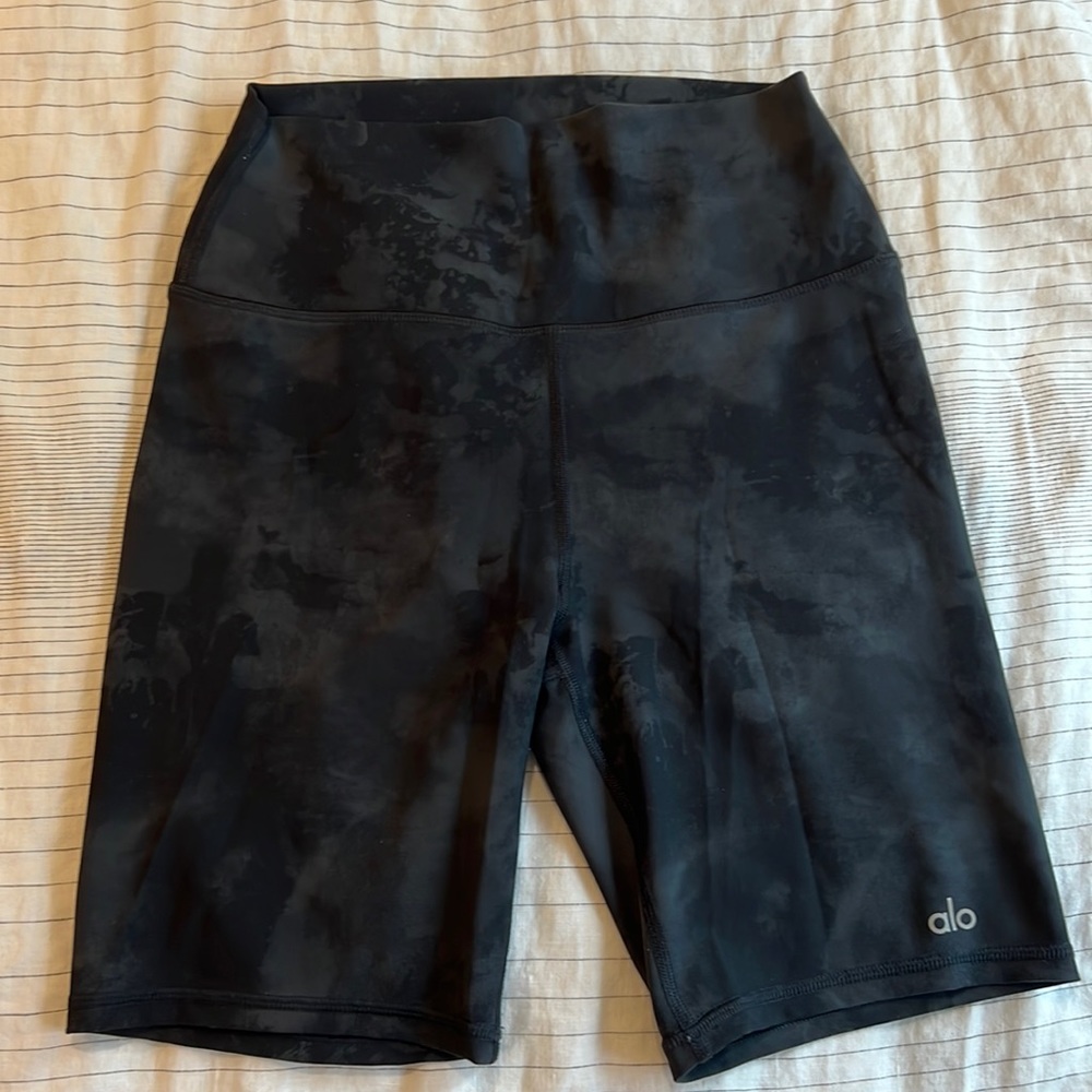 Alo 7” High Waited Biker Shorts, Size M